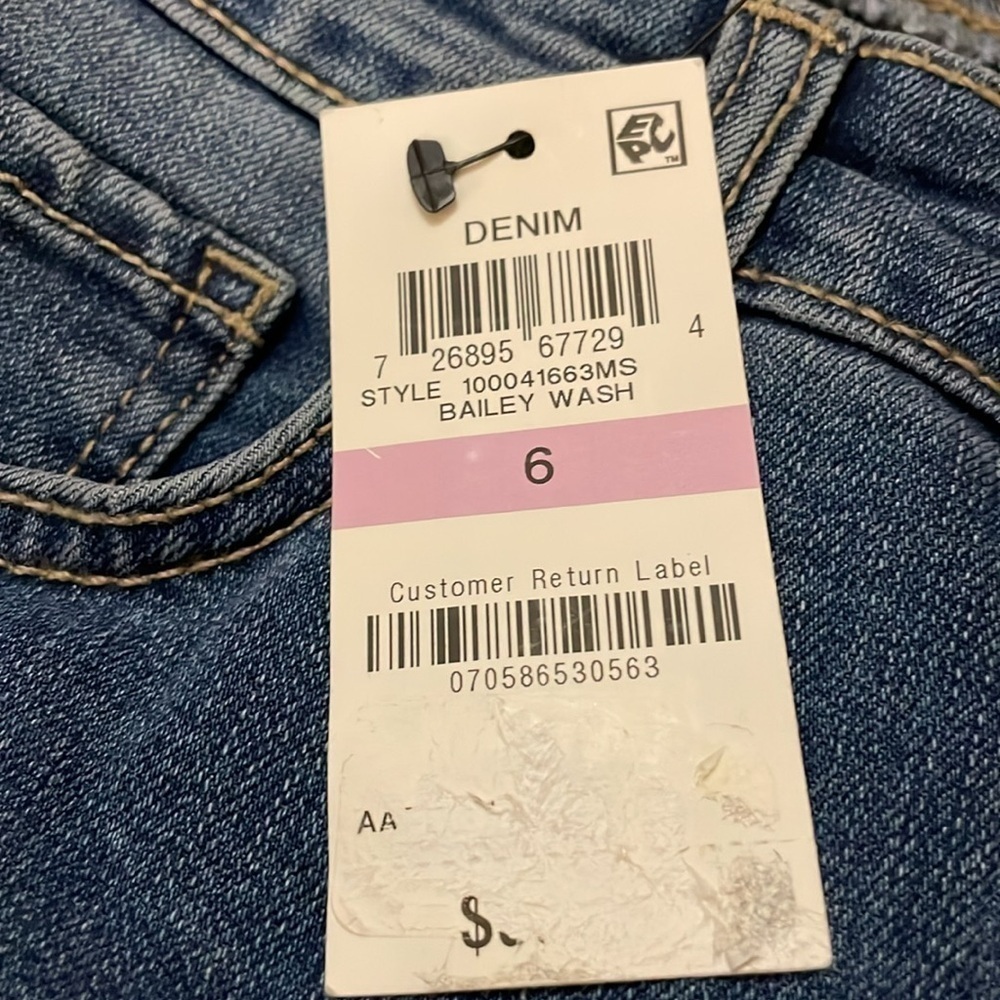 Maison Jules Slim Boyfriend Mid Rise Polkadot Jeans. 6/28. NWT. - Picture 3 of 13